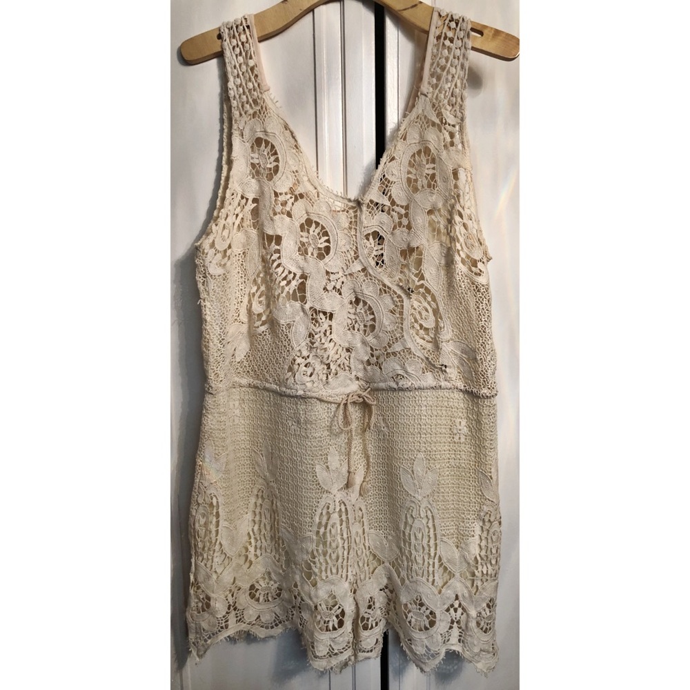 Tea n Cup lace romper. Size s/m